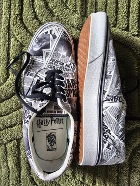 Vans X Harry Potter Newsprint Low Top Sneakers NWOT